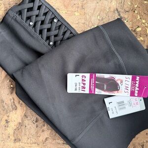 Luxe Black Slimming Capri Leggings